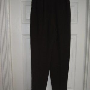 Women's pants with front pleats and zipper